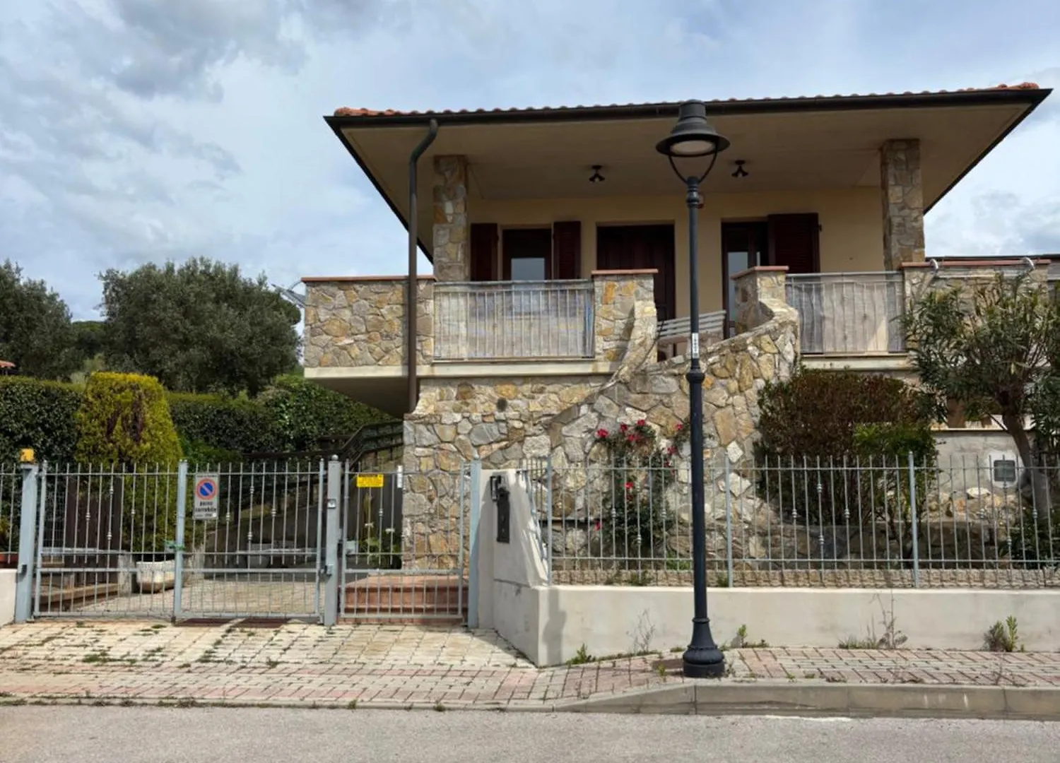 Villa Pioppi Follonica 0*,